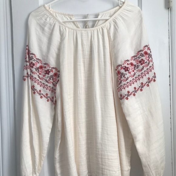 NWT Embroidery Tie-Neck Blouse - Picture 2 of 8